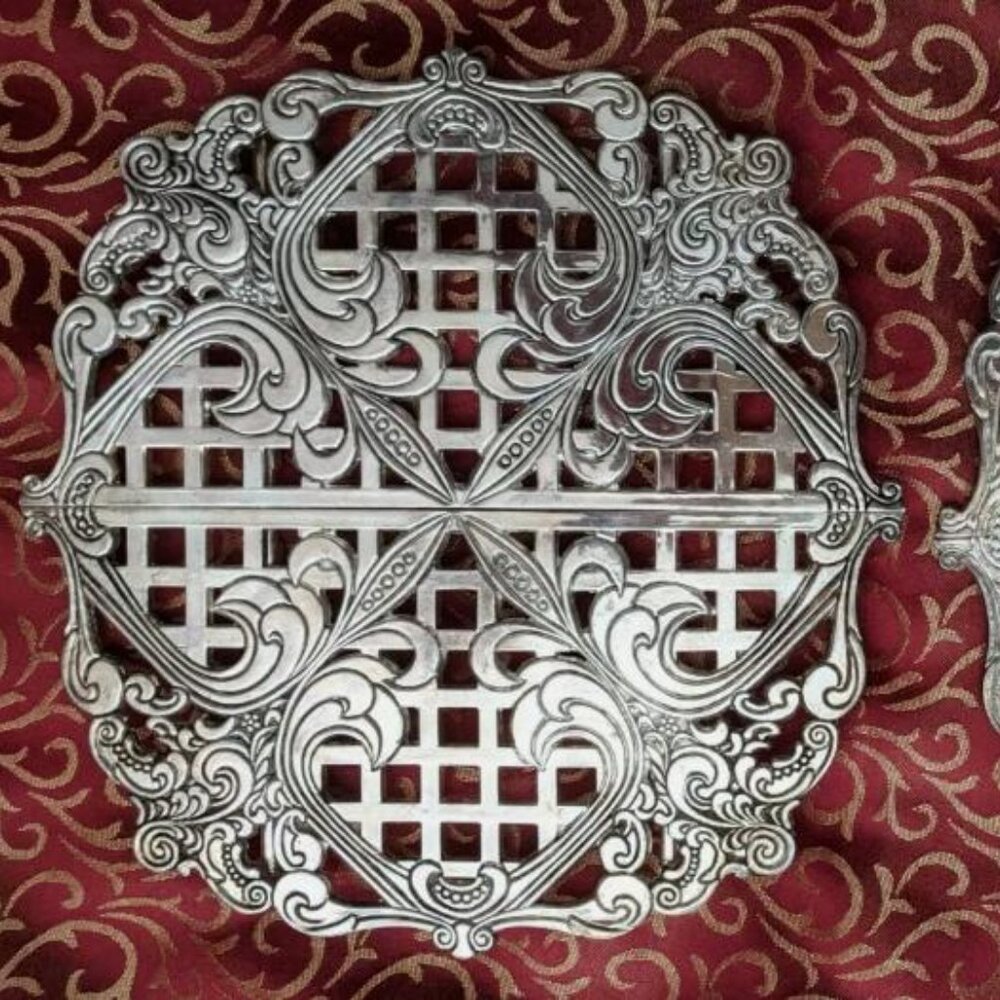 SET OF 2 GODINGER 20TH ANNIVERSARY BAROQUE SILVER HOT PLATES EXPANDABLE TRIVETS